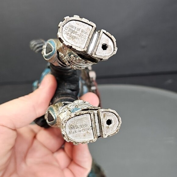 Neca Gears Of War 2 COG Soldier 7" Action Figure With Rifle - Picture 10 of 15